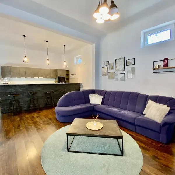 Ultra-central Spacious Home, hotel v destinaci Oradea