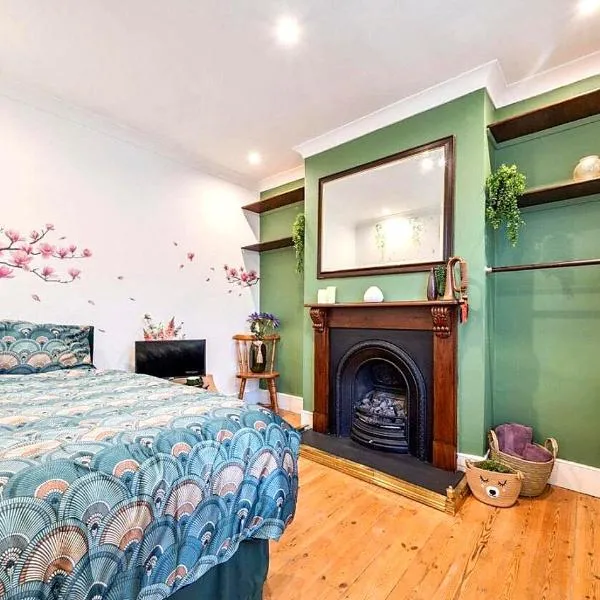 플럼스테드에 위치한 호텔 Stylish London Flat with Free Parking & Fast Transport to Central London