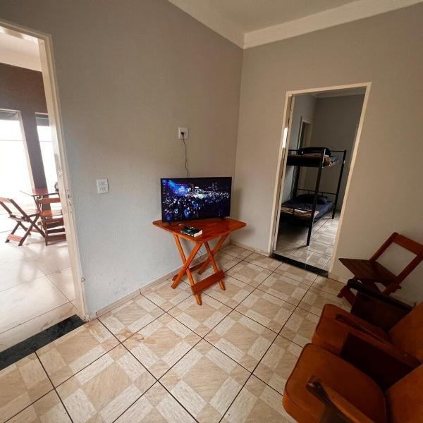 Casa nova com ar 2 quartos, 6 beliches pra até 12 pessoas - Foto 5