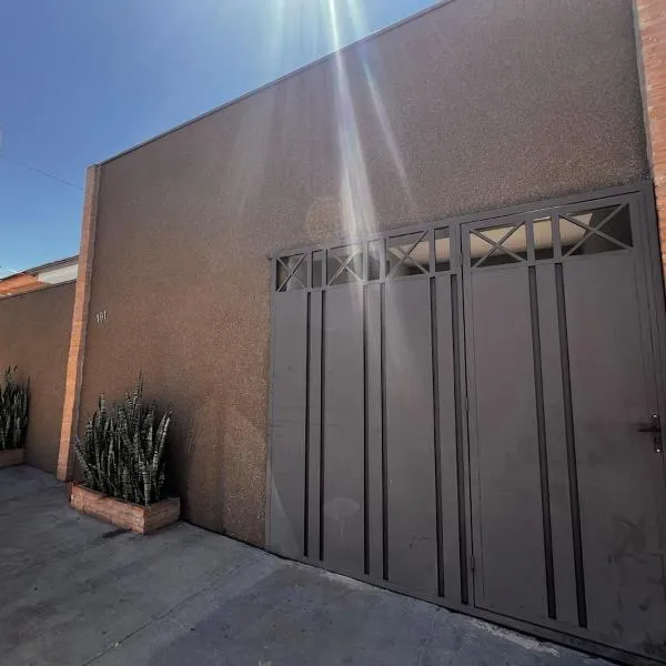 Viesnīca Casa nova com ar 2 quartos, 6 beliches pra até 12 pessoas pilsētā Katanduva