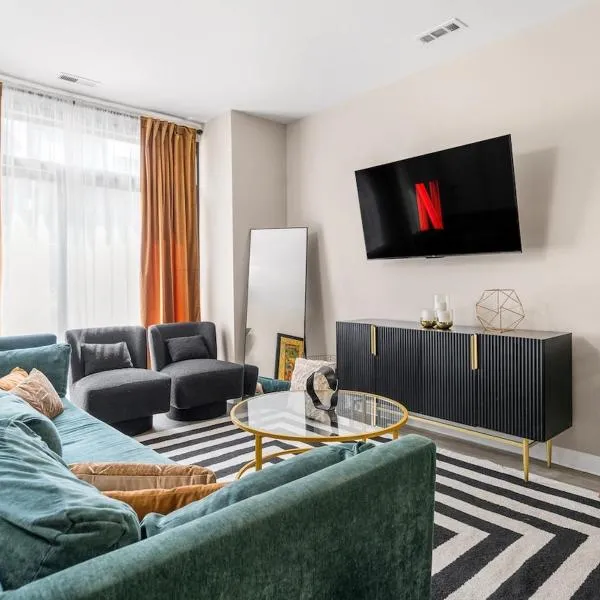 Spacious 3 bedroom Apt near Downtown, hotell i Chicago