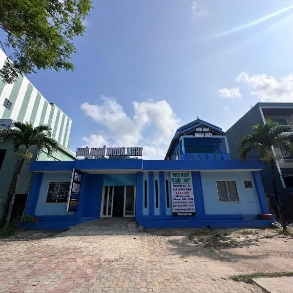 Nhà Nghỉ Moon Light, готель у Данангу