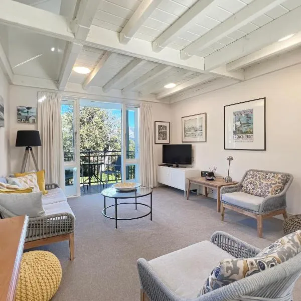 1-Bedroom Retreat with Spa Bath & Harbour Outlook, hotel v destinaci Akaroa
