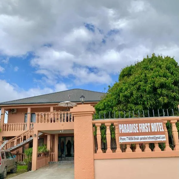 Paradise First Hotel: Nuku‘alofa şehrinde bir otel