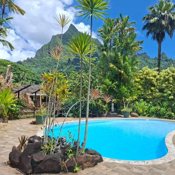 Eco Lodge Village Temanoha, hotel i Paopao