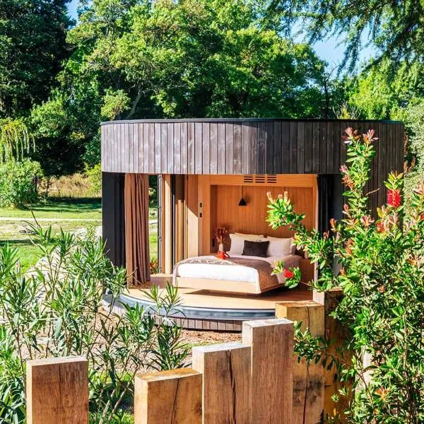 Château De Massillan, Hotel in Uchaux