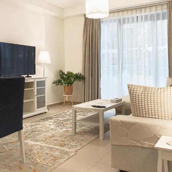 Elegant 1BHK Apartment with Courtyard View in Pacific Al Marjan Island, Hotel in Ra’s al-Chaima