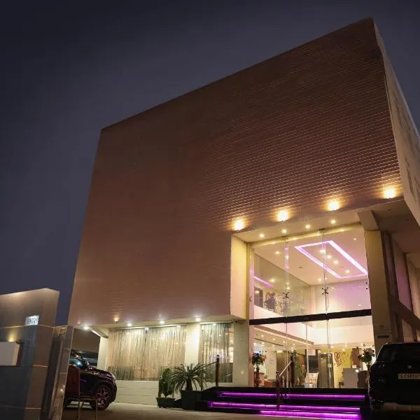 Veronica Hotel, khách sạn ở Vadodara