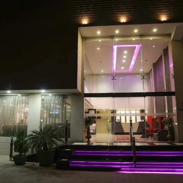 Veronica Hotel: Vadodara şehrinde bir otel