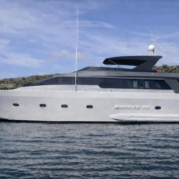 Yacht FALCON FIVE, hotel u Cannesu