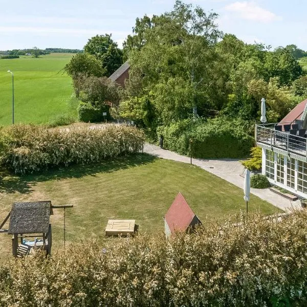 Child-Friendly Cottage With Large Indoor Pool, hotel u gradu Otterup