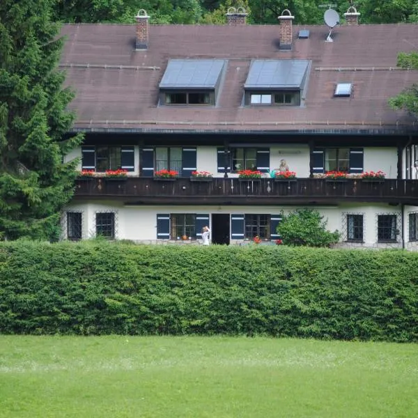 Ferienwohnung Alpenvilla, hotel din Bischofswiesen