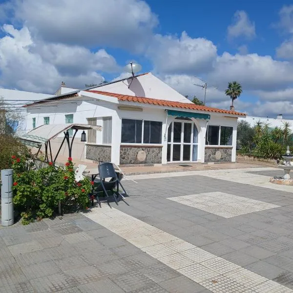 Casa de campo en finca La Guindilla, hotelli kohteessa Gibraleón