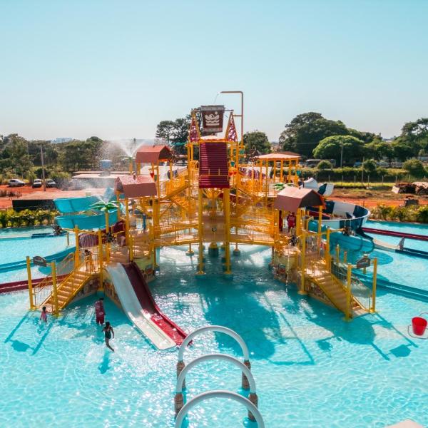 Apto dentro do parque aquático com entrada grátis