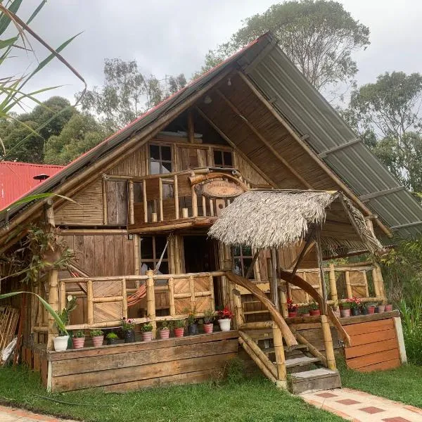 Cabaña Dos Búhos, מלון בMurillo