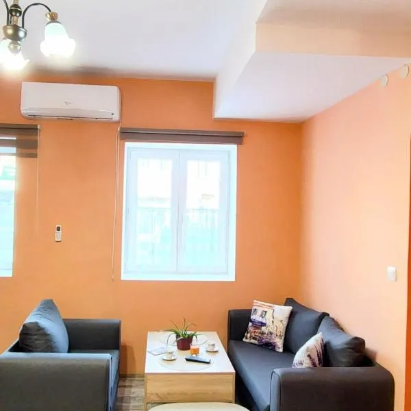 Aladin Apartment-Center Quiet Free Parking Self Check-in Wi-Fi, ξενοδοχείο στη Βράτσα