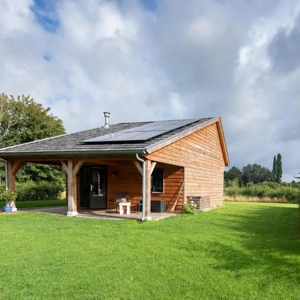 Cozy vacation cottage in beautiful surroundings, hotel di Empe