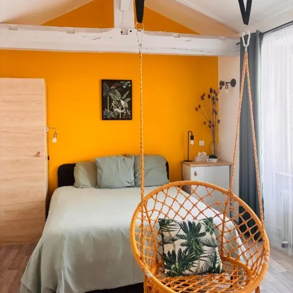 Chez Mary Studio -Jungle, Hotel in Gannat