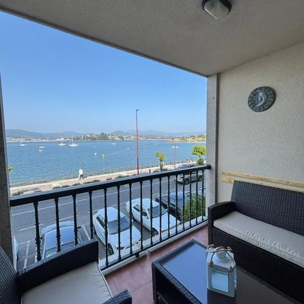 Precioso apartamento con vistas al mar a pie de playa، فندق في بايونا