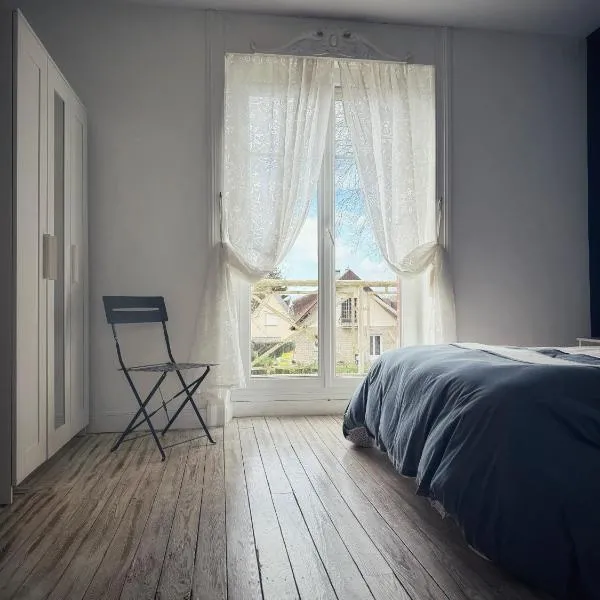 Le Chalet du 1er étage, Appartement de charme de 80m2, 2 chambres, hotel di Bagnoles de l'Orne