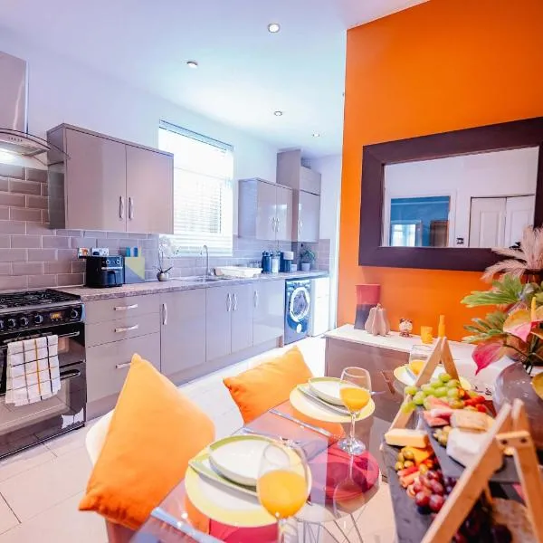3BR 2Bath Home with Hot Tub Games Room By Stadium with Fast WiFi & Free Parking, hotel in Cardiff
