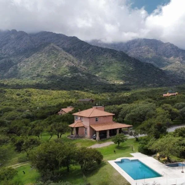 Cabañas de Montaña San Miguel, hotel in Cortaderas