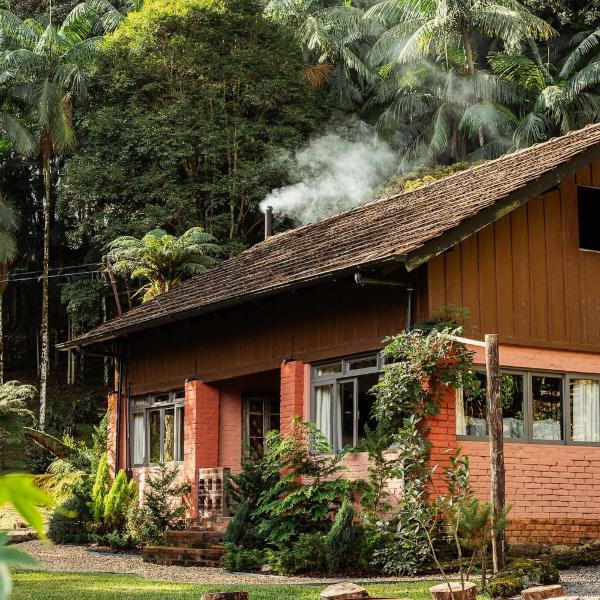 Casa Sabia com charme rústico e belos jardins