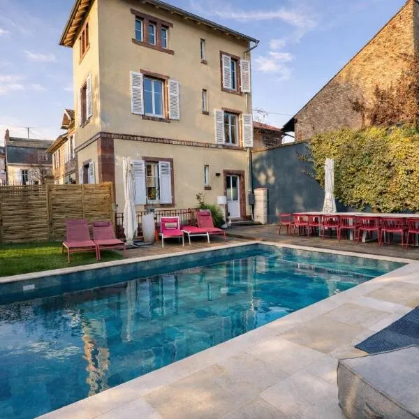 Villa Avril et Spa Gîte de luxe 15 personnes avec piscine chauffée toute l'année โรงแรมในซิลิสตาต์