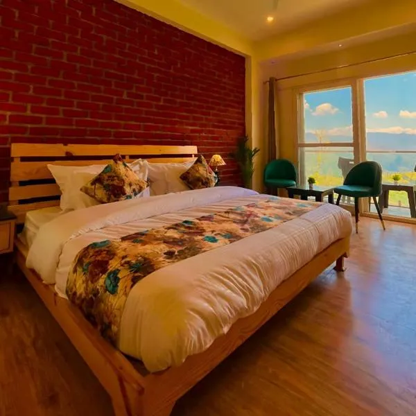 Pine View Luxury Resort With Mountain View & Premium Rooms Mussoorie, viešbutis mieste Musūris