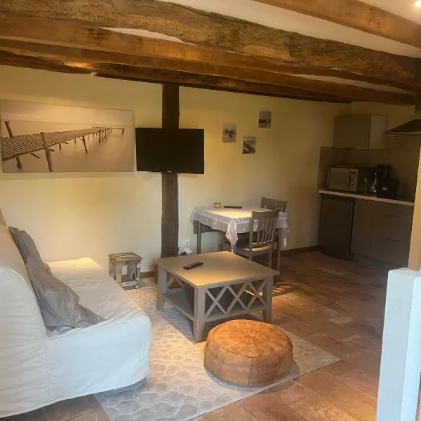 la fouasserie 1 grand lit parental et 1 clic clac 140 1 a 4 personnes, מלון בMonts