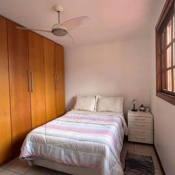 Alugo quarto com internet, hotel in Porto Alegre