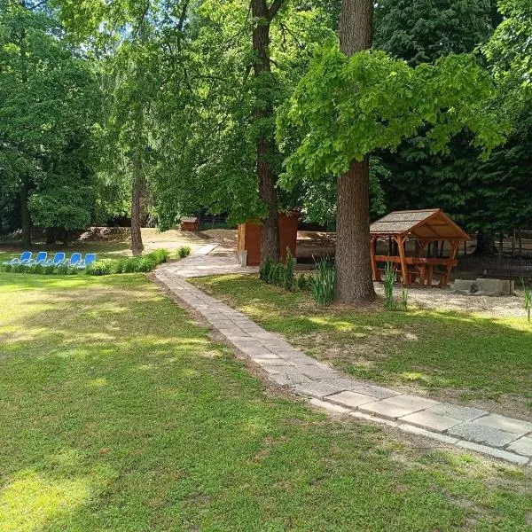 Déjá Vu Szállás & Rendezvény Zirc، فندق في زيرك