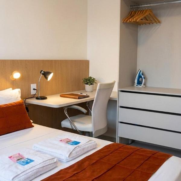 Apartamento novo com piscina 2 quartos self check-in perto do shopping - Foto 5