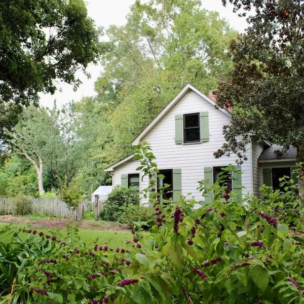 Camden में, होटल The Little Gardeners Cottage