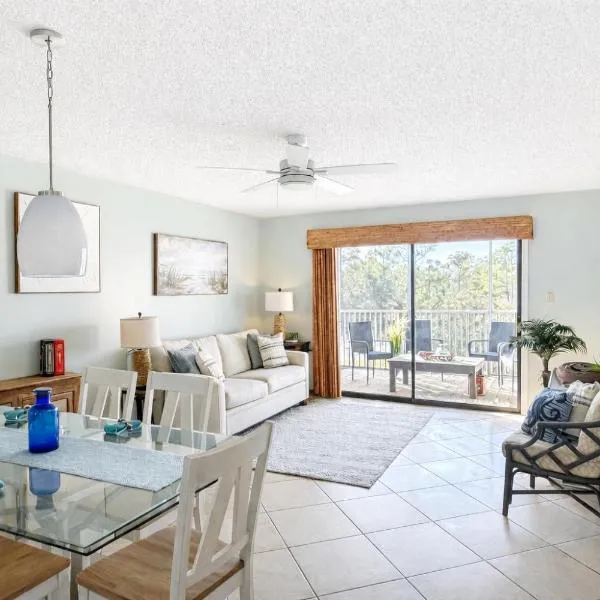 Latitude 107 2 bedroom walk to beach, hotel di Orange Beach