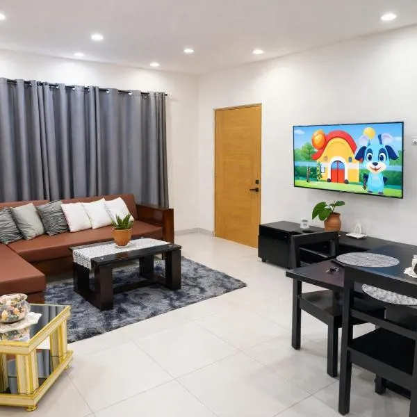 Modern 2BR Apartment 3 Min from Airport with Free Parking - 1, hotelli kohteessa Sosúa