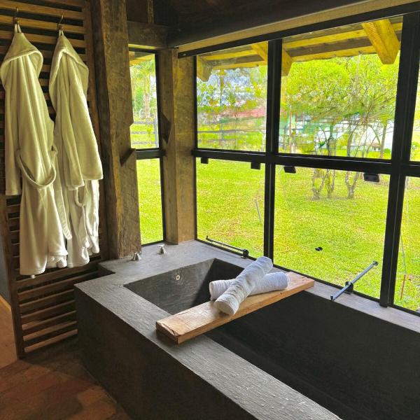 Air-conditioned cabin with fireplace and hot tub! - Foto 4