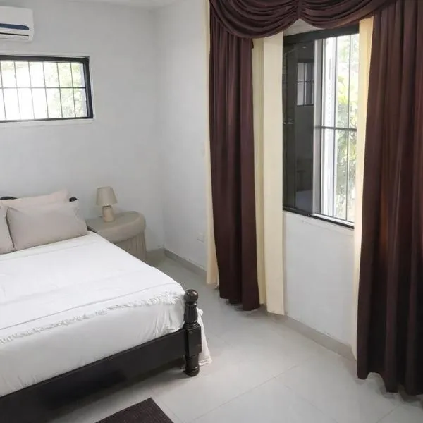 Family Apartment in Luque 2 Bedrooms Near Airport, hôtel à Luque
