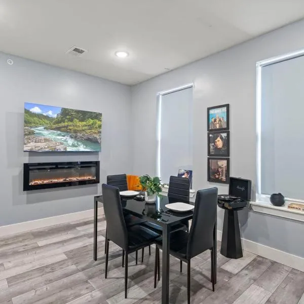 Cozy West Philly 1BR with Fireplace & Vinyl Free Parking, Hotel in Philadelphia