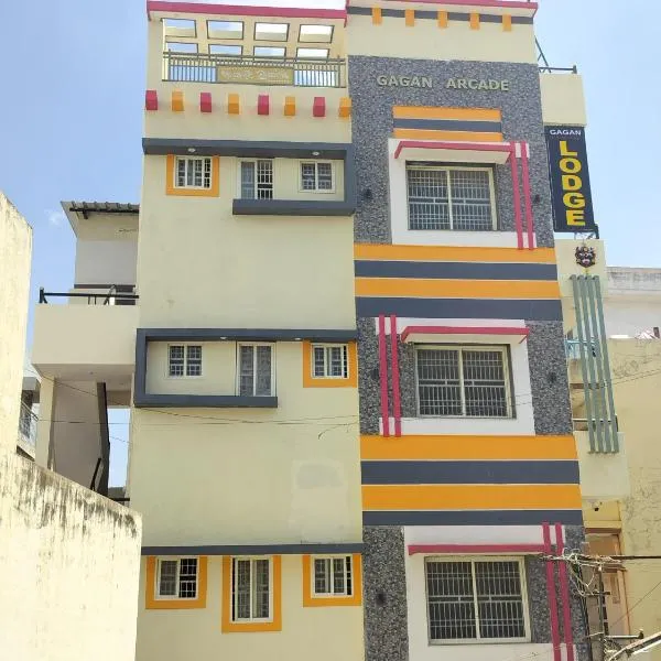 Chik Ballāpur में, होटल Gagan Deluxe Lodge Near Chikkballapur