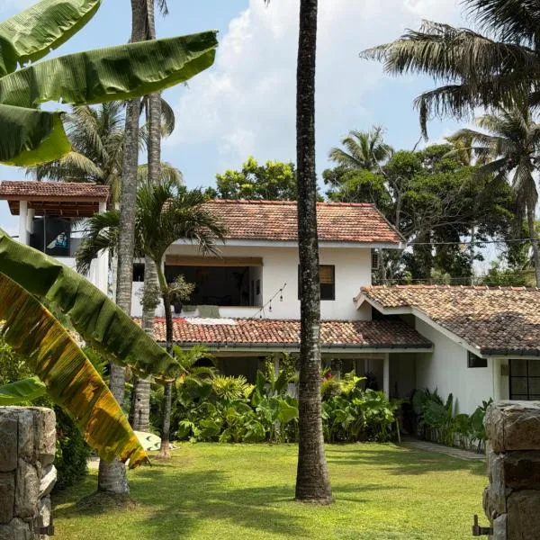 Surf Lodge Madiha, hotel di Matara