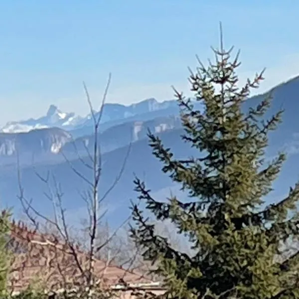 La Cocotte Rousse, ses Petits Déjeuners et sa Table, готель 