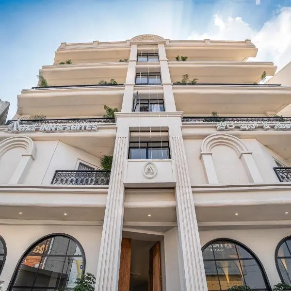 Aura Inn & Suites, hotel u gradu Misore