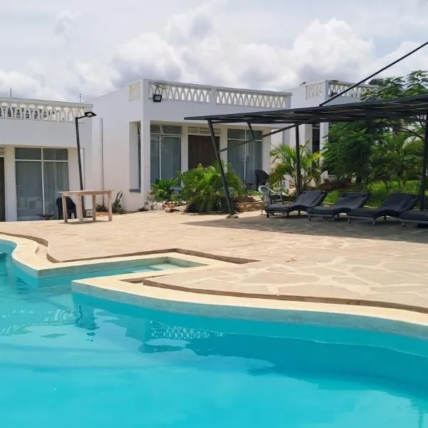 Cave Diani Holiday Apartments, hotel a Diani Beach