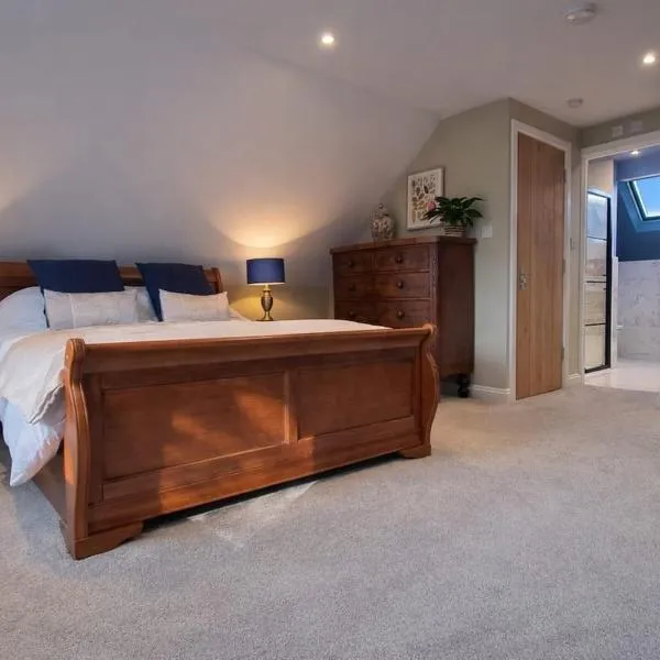 New Forest Guest Suite with Private Garden, hotel in Christchurch