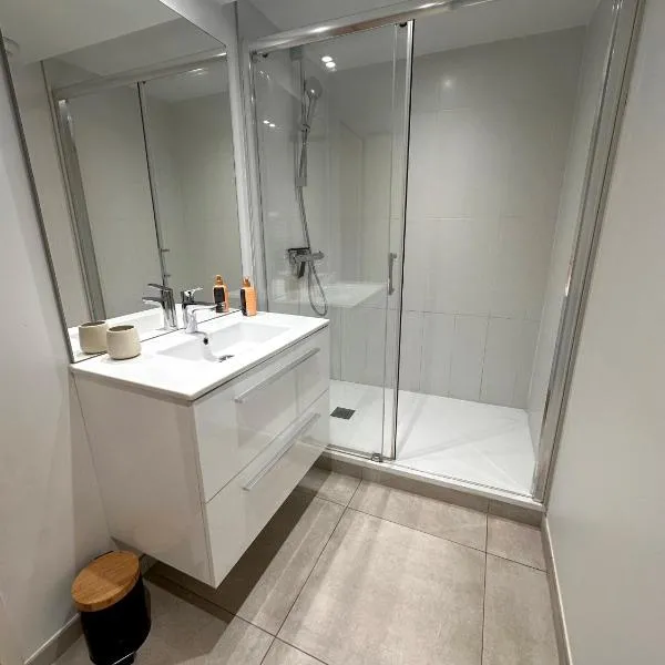 ღ Le Rempart - T2 Cosy patio entre les 2 Tours Wifi, Hotel in La Rochelle