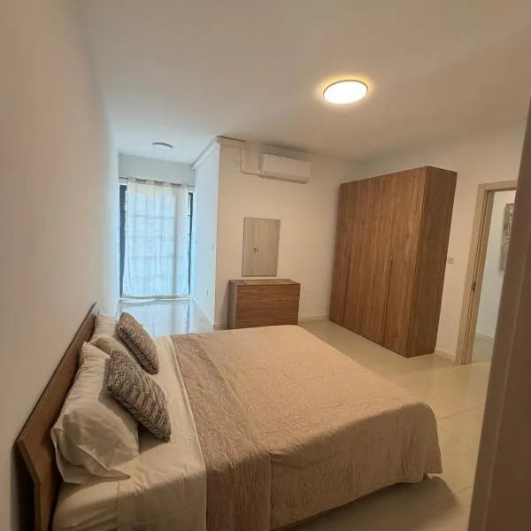 Cozy two bedroom in Sliema, hotel en Sliema