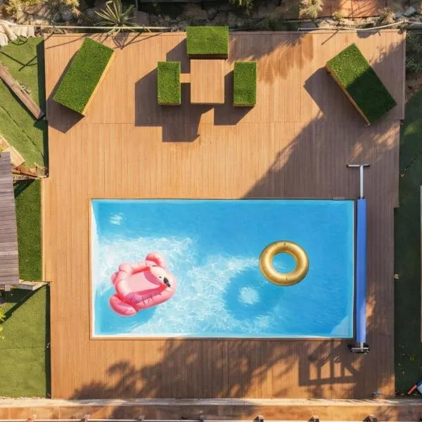 Villa Carrasca l Luxe l Vistas al Mar l Piscina Climatizada l Privacidad & Naturaleza, Hotel in Arenys de Munt