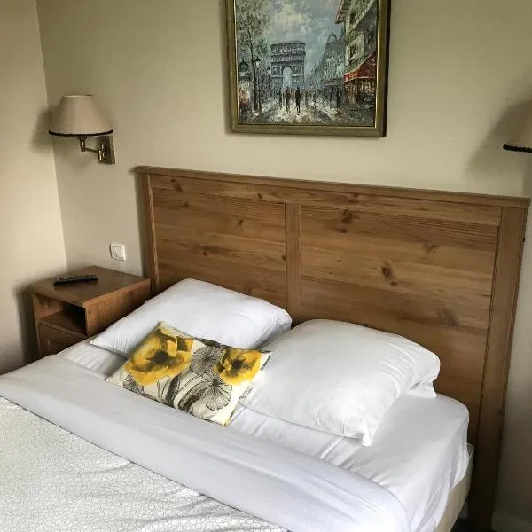 LOGIS Hôtel & Restaurant - Au Bord du Lac, готель у місті Сен-Ремі-ле-Шеврез