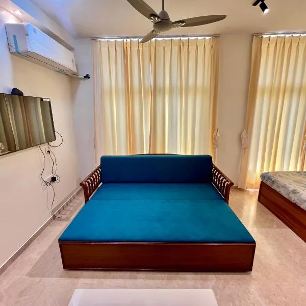 En-Suite LakeView AC Studio Apartment Hiranandani Estate Thane West, Hotel in Thane